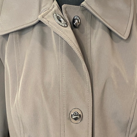 Anne Klein Trench Coat Trenchcoat Side Pockets Toggle Taupe Brown Size Small - Picture 4 of 14